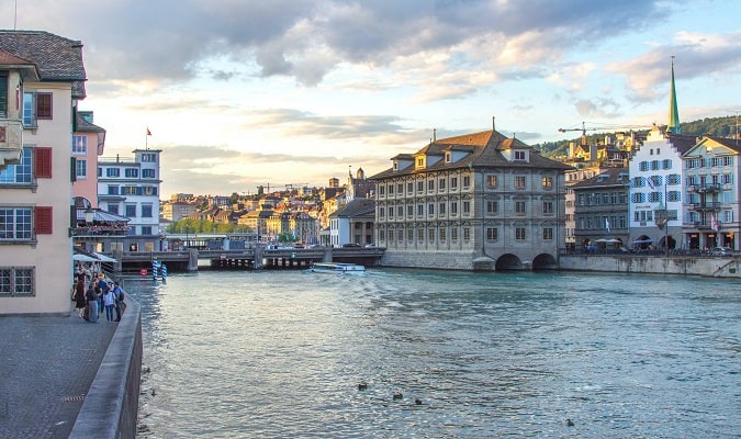 Zurique importante centro financeiro da Suíça e Europa