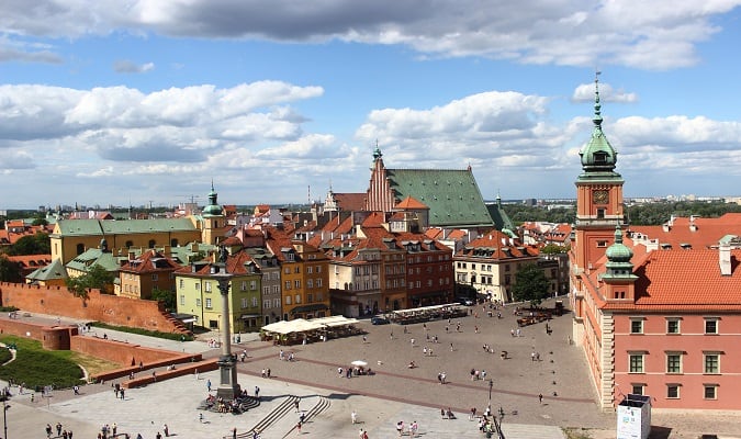 A Polônia com 37,850,596 é o nono país mais populoso da Europa. A capital e maior cidade do país, Varsóvia, conta com uma população de 1,708.