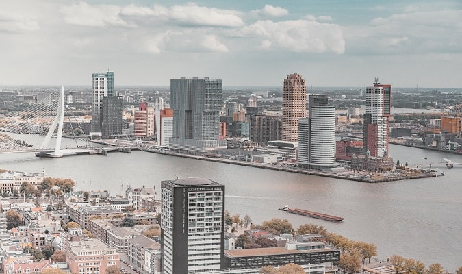 Rotterdam abriga o maior porto da Europa